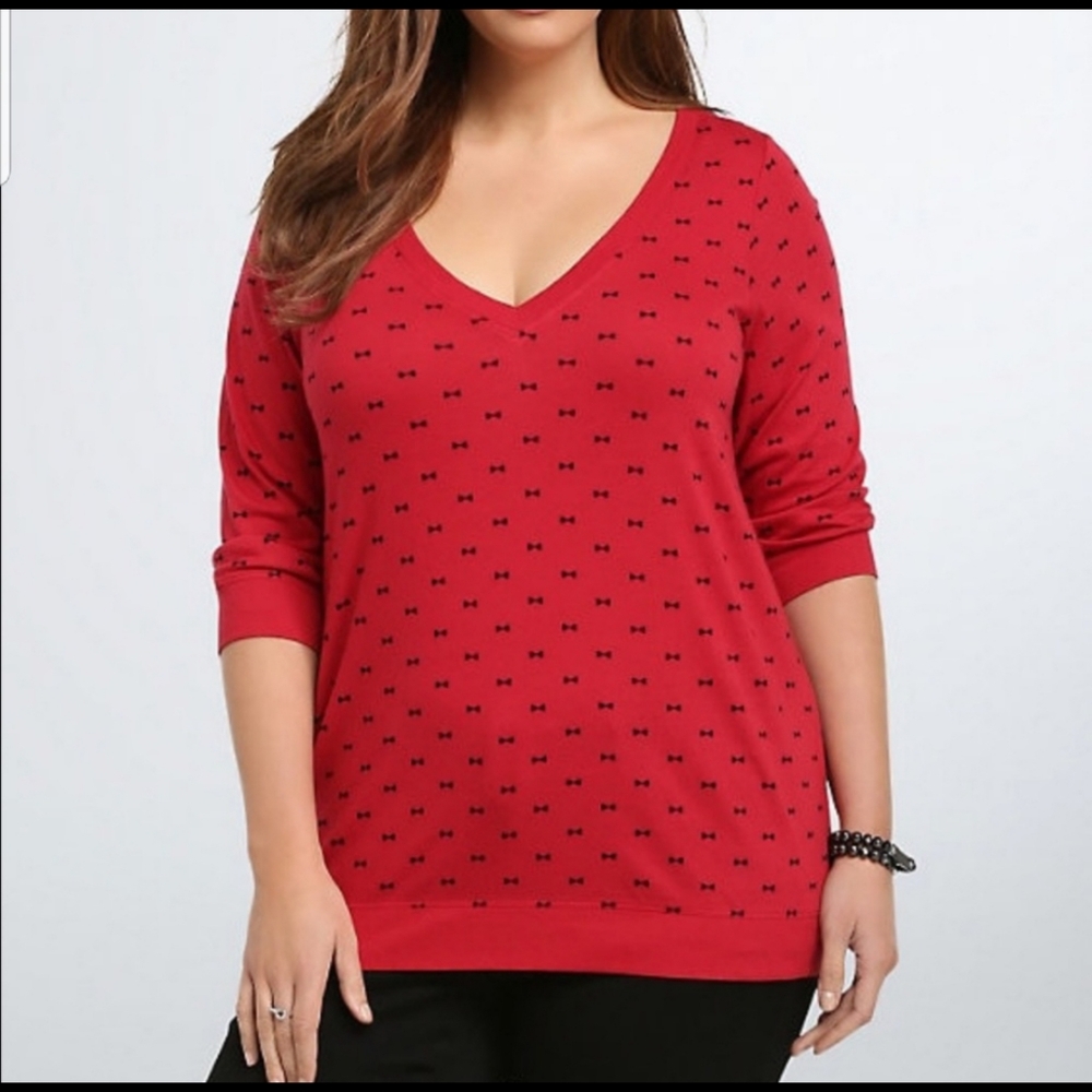 TORRID Red Black Bow Tie Print V Neck Top tee